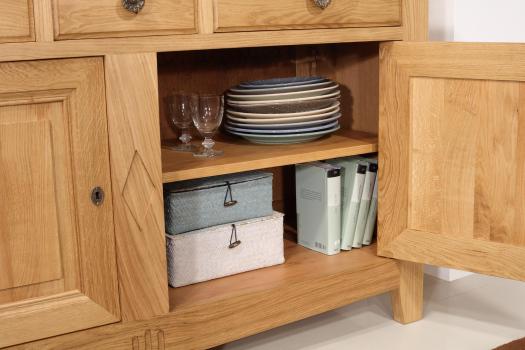 Aparador Oliver de 2 puertas y 3 cajones de roble macizo de estilo Directoire 