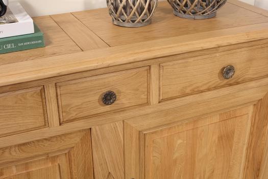Aparador Oliver de 2 puertas y 3 cajones de roble macizo de estilo Directoire 